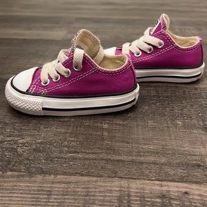 Converse Chuck Taylor All Star Lo Sneaker - Baby / Toddler Purple size 3